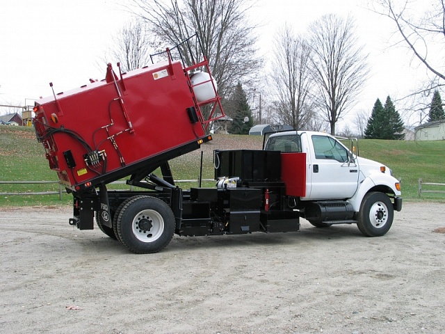 Термос-бункер для горячего асфальта регенератор на шасси грузовика RC10-T для горячего асфальта